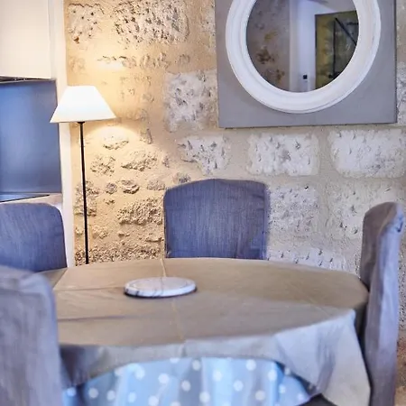 Elegant Appartement Tout Confort Avec Climatisation Dans Le Centre Historique De St Emilion Saint-Emilion Exterior photo